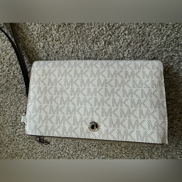 Michael Kors Wallet - New! - Picture 3 of 3